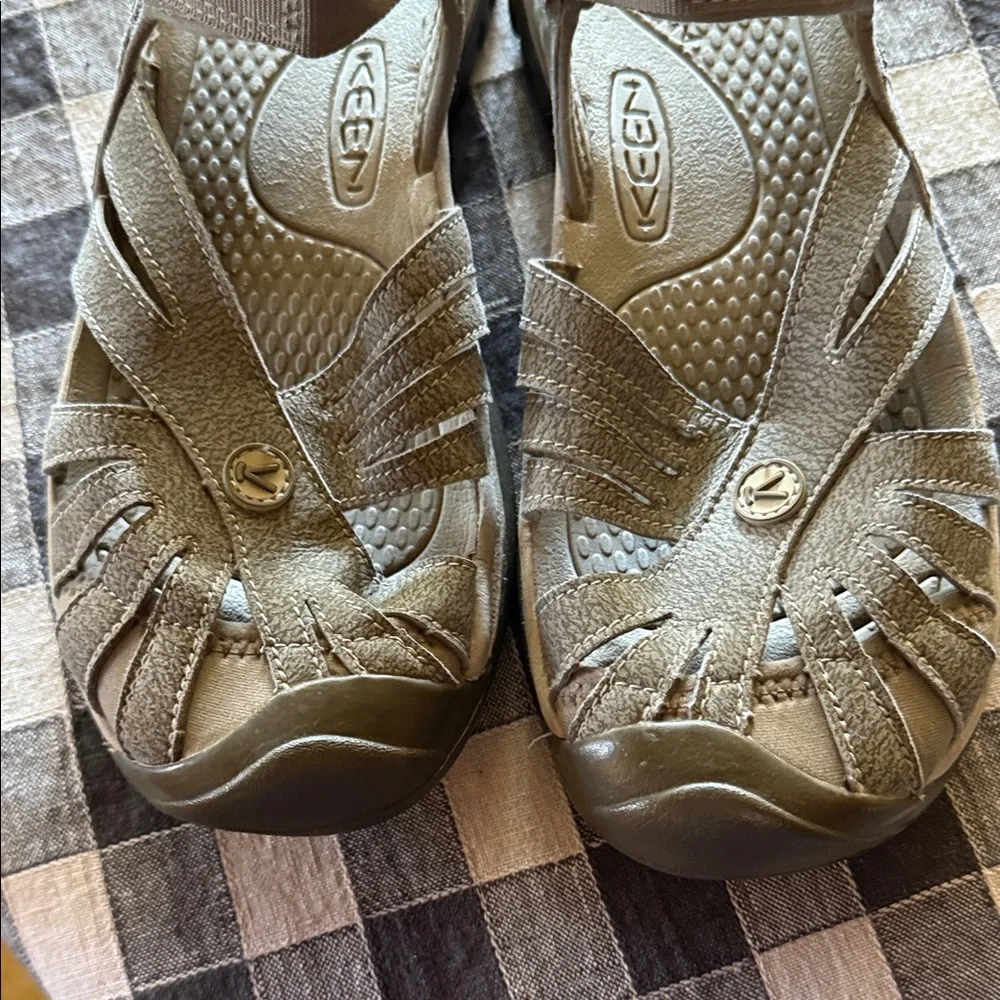 KEEN Rose Women's Sandal in Taupe size 8 .5